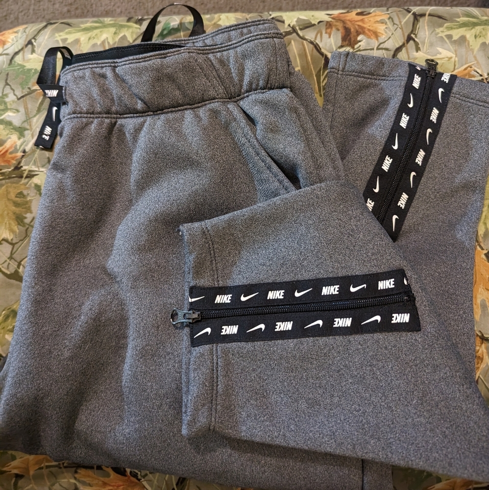 🌟 Nike joggers